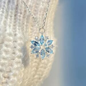 Snowflake Design Exquisite Sky Blue Pendant Necklace Decorative